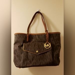 Authentic MK purse. BRAND NEW.never used. Gift